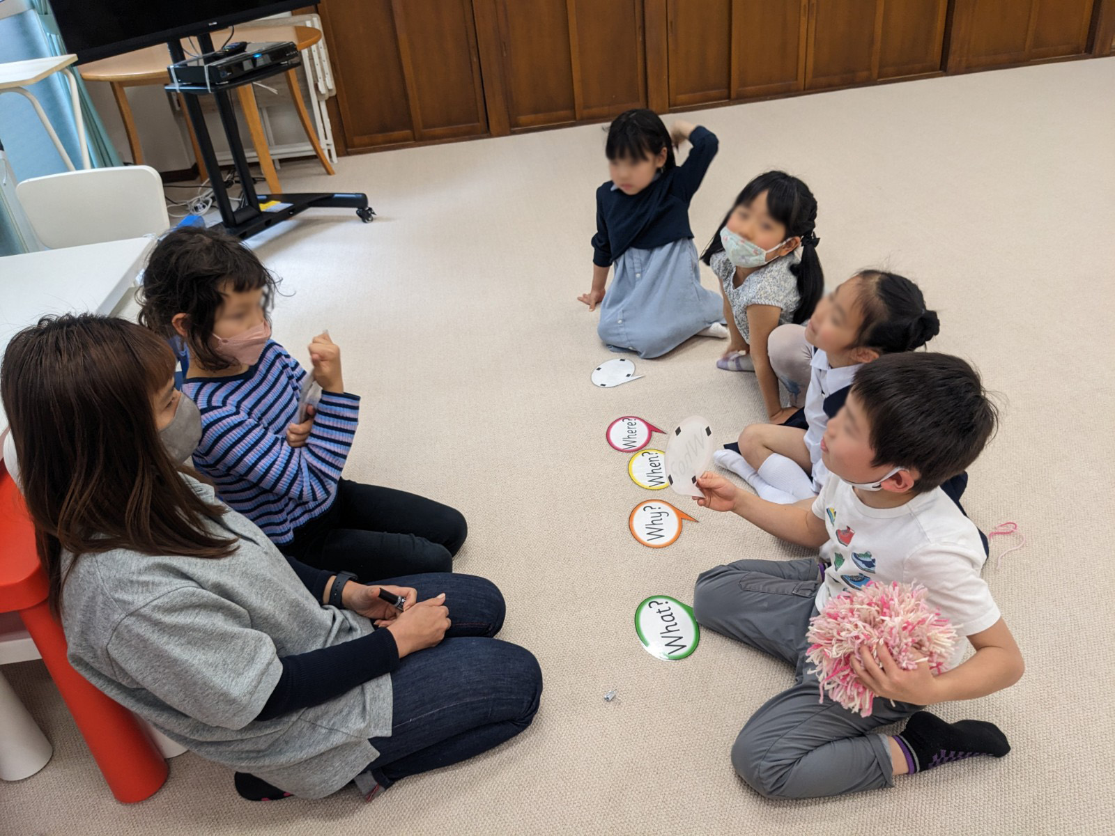 子どものための哲学を実践するレッスンの様子